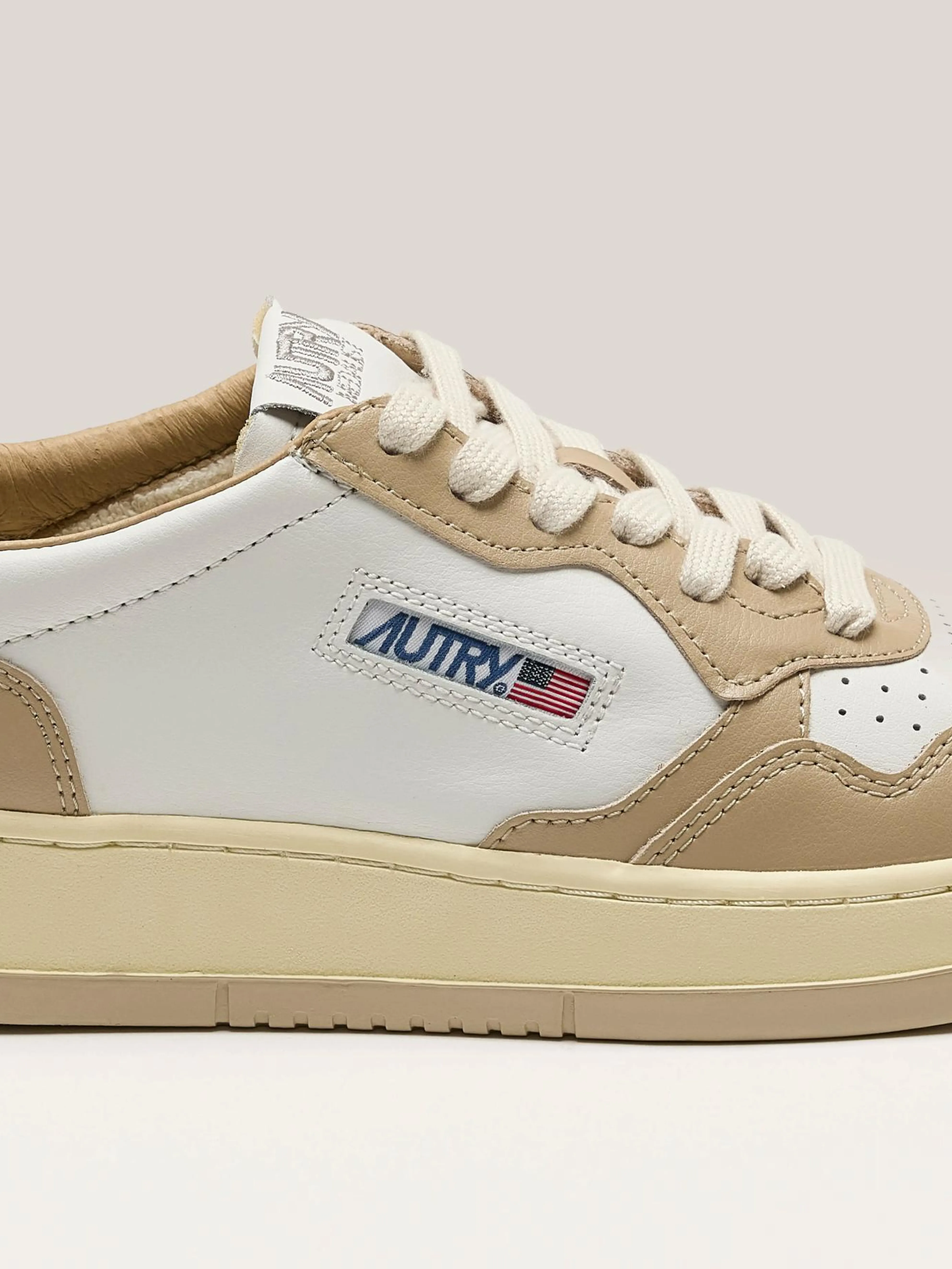 AUTRY Medalist Low Bicolor Voor Vrouwen